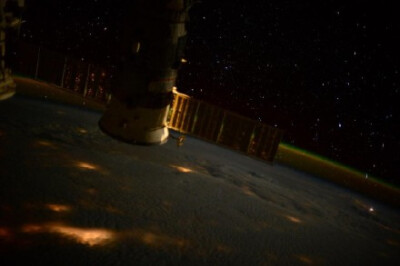 空间站上的满天星，近日由宇航员Sam Cristoforetti拍摄。