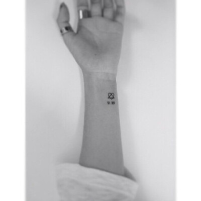tattoo * 手腕上的小纹身 喜欢点赞