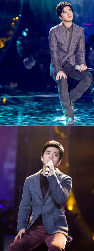 彩排照远比正式演出的照片更加吸引我，可能是我偏爱T恤和毛衣吧，相比起西装来更能戳中我的心。害得我小心脏扑通扑通的乱跳个不停 #歌手李健##歌手李健最体面听友团#  [ 号外号外！今晚十点芒果卫视我是歌手总决赛重播了啊，还能在电视里看到my健真是好开森 ]