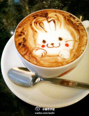 小兔咖啡拉花。太可爱了！[好喜欢]