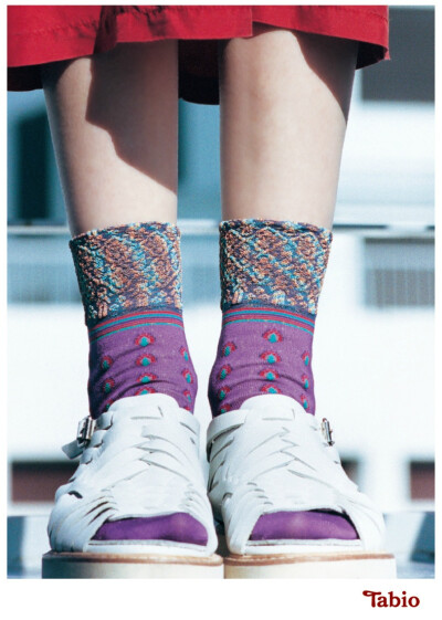 日本潮袜品牌Tabio，殿堂级袜子专门店，集合了美观度、舒适性及功能性于一身，让顾客体验“好像没有穿袜子的贴服感”。