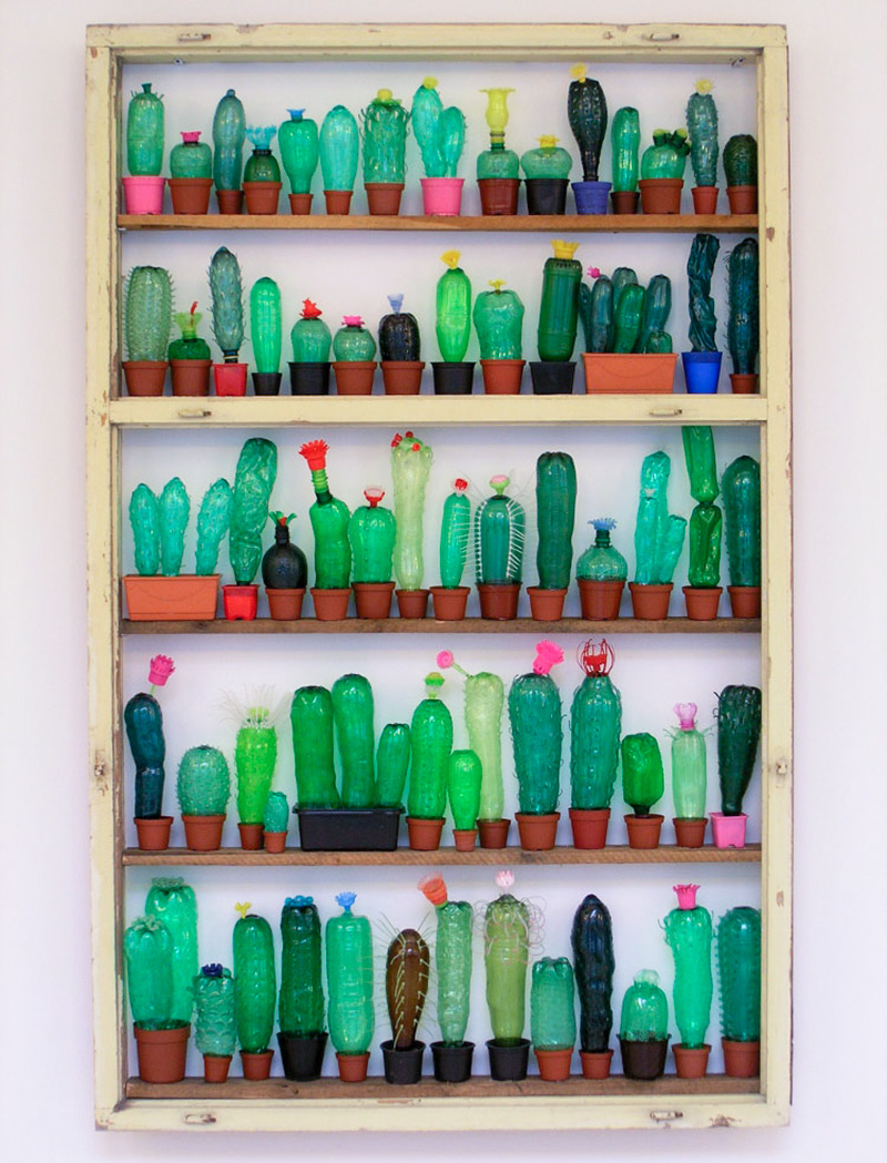 废弃塑料瓶也有春天。过去的十年间捷克艺术家Veronika Richterová制作了数百个作品，并收集了数千个来自世界各地的塑料瓶存放于她的“PET博物馆”。
