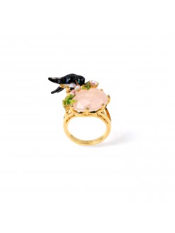 Bague hirondelle et ses trésors sur quartz rose