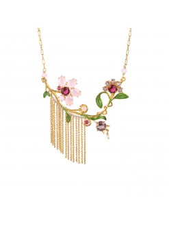 Collier muguet, marguerite rose, et cascade de chaînes