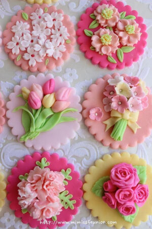 Flower Fondant Cupca...