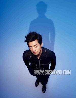#歌手李健##歌手李健最体面听友团# 健哥上了我特别喜欢的《时尚COSMO》杂志照片帅爆了尤其抬头看镜头那张再看！再看我就把你吃掉！
