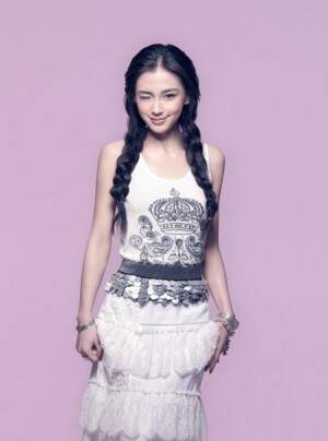 Angelababy 民族风蛋糕裙婚纱-杨颖银色金属白裙+复古大辫子