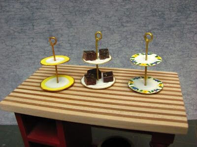 Dollhouse Miniature Furniture - Tutorials | 1 inch minis-TWO TIER DESSERT DISH - How to make a 1 inch scale two tier dessert dish from card stock.