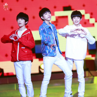 #TFBOYS# 彩虹糖的甜，纯牛奶的香，你的朝气镀了阳光，盖一个无忧无虑的邮戳指引方向，寄给我随身携带的晴朗。晚安。