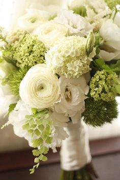 white &amp;amp; green bouquet (can be tied with blue ribbon)