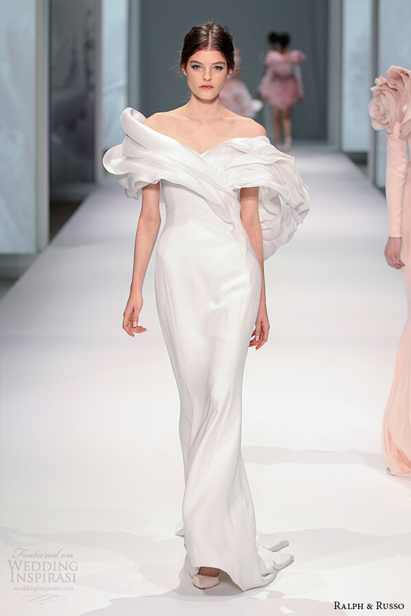 ralph and russo spring 2015 couture collection off the shoulder fluffy petal neckline white sheath dress婚纱 礼服 裙子 时尚 摄影