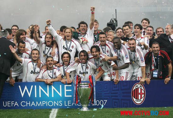 2007年欧洲冠军联赛决赛(2007 UEFA Champions League Final)于2007年5月23日在希腊雅典奥林匹克体育场举行，以决出2006/07赛季欧洲冠军联赛的冠军。意大利的AC米兰与英格兰的利物浦继2005年之后，再次在冠军决赛中相遇。AC米兰凭借菲利普·因扎吉的两粒进球以2比1取得比赛的胜利，历史上第7次捧起这座奖杯。