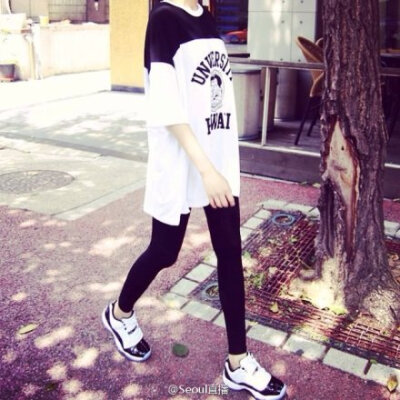 长tee × legging × 球鞋