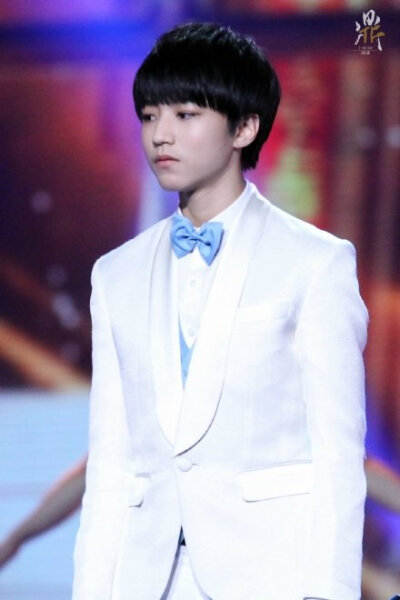 #TFBOYS# 青春是首歌，肆意活过才有清亮音色；谁是作曲者，执时光的笔谱一段此生再难得。每个小节每个转折，我与你唱和。早安。