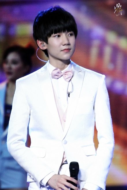 #TFBOYS# 青春是首歌，肆意活过才有清亮音色；谁是作曲者，执时光的笔谱一段此生再难得。每个小节每个转折，我与你唱和。早安。