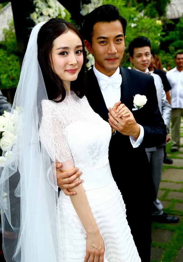 杨幂蕾丝刺绣长袖婚礼婚纱-明星婚礼婚纱照