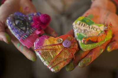 Tutorial on how to make paper mache hearts. Looks easy and fun!!