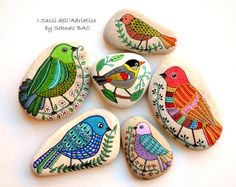 Hand Painted Stone Bird by ISassiDellAdriatico on Etsy