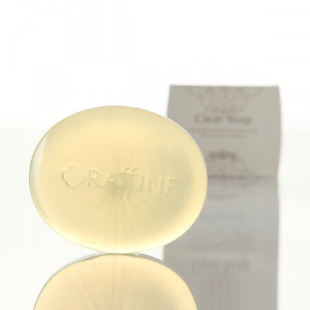 用从植物中提取的水果酸， 进行角质护理，使肌肤更有亮泽。 用从橙子和蓝莓中提取的十几种水果酸（AHA）以奶油状细腻的泡沫温柔地护理导致皮肤问题的老化角质。由于中药的皮肤滋润成分得到了保护，洗完之后具有柔嫩细滑的感觉。洗面之后用美容液和化妆水进行涂抹更能得到充分的满足。 【主要成分】水果酸（苹果酸、蓝莓提取…