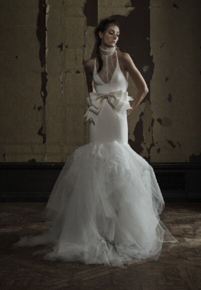 Vera Wang Bridal Spring 2016露背V领蝴蝶结鱼尾裙