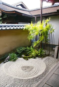 Free garden tour in Kyoto, Japan - See some of Japan's best rock gardens! Check our google+ event for details: https://plus.google.com/events/cqcdc0pp6lblhj2r7gi5ejm9vek You can also join us on facebook: https://www.facebook.com/events/448134141945759/ We are looking forward to seeing you! | Real Ja…