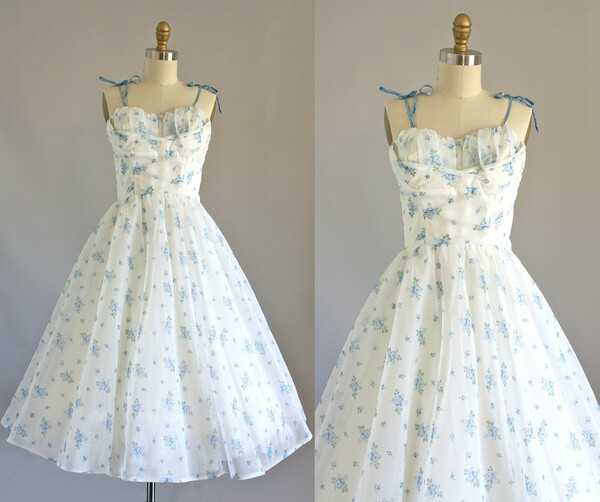 Vintage 50s Dress/ 1950s Party Dress/ Blue and White Floral Prom Party Dress w/ Sweetheart Neckline S