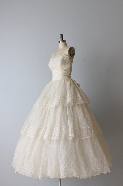 Vintage 1950s Wedding Dress