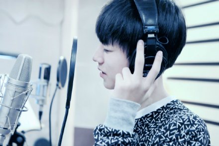 #王俊凯# 去水印调色1P+1366X768电脑壁纸1P+手机壁纸4P#1280X2272IPHONE5&amp;amp;6&amp;amp;6P通用# 认真工作的男孩子最吸引人辣 【附赠头像2P】PS:记得点原图哦