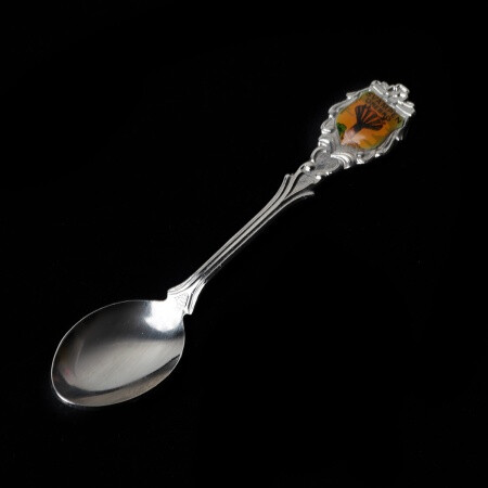 Vintage collectible silver/golden plated souvenir spoon.欧洲城市主题古董镀金/镀银收藏级别纪念品咖啡勺。估计年代：金色1950’s 银色1970‘s 材质：陶瓷+镀银