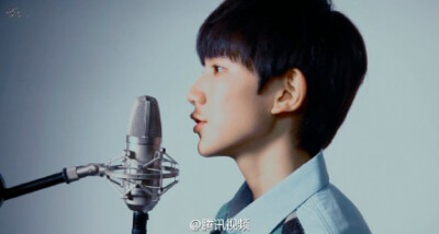 置顶 Surprise！钢琴小王子回来了！@TFBOYS-王源 弹唱《#他和她#》@腾讯视频 独家首发！L独家首发！王源钢琴走心弹唱《他和她》 忧郁小王子 “他，看着她作画，背影美丽的长发…