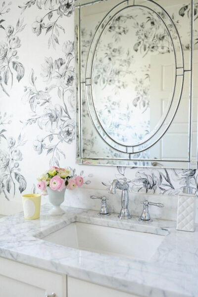 Wallpaper in bathroom with flowers and rectangular mirror