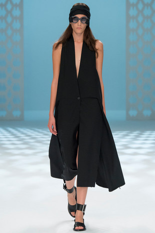 卡拉扬 (Chalayan) 2015春夏女装秀