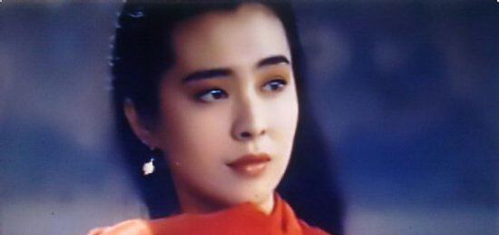 3.王祖贤版《聂小倩》聂小倩 王祖贤，一个空灵的女子。因1987年出演《倩女幽魂》，使“聂小倩”成为时代记忆中永恒的经典！。《倩女幽魂》中王祖贤演得艳丽、飘逸、凄美，幽怨哀婉，妖气十足，一双凤目更是摄魂蹑魄，妖艳的很。那个艳丽、飘逸、凄美，幽怨哀婉，美轮美奂的长发艳魂的形象便无人再可取代