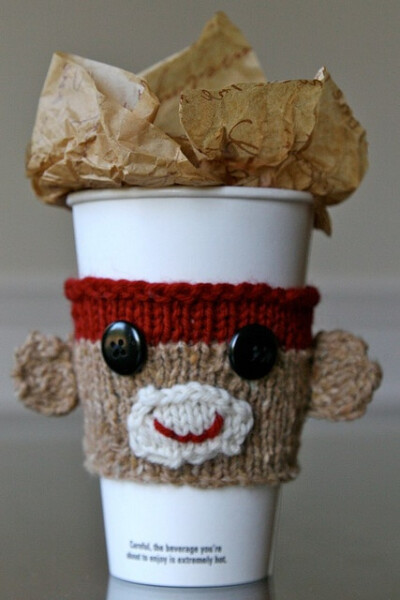 Free pattern at http://www.ravelry.com/patterns/library/george---sock-monkey-cup-cozy#