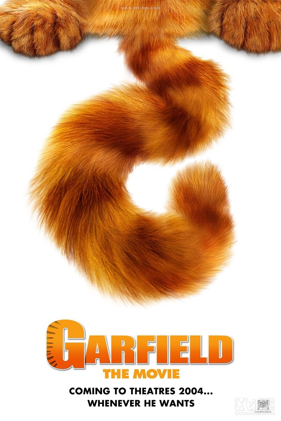 【加菲猫 (2004)Garfield】忠厚老实的主人乔恩带加菲猫去看兽医，兽医甜心莉丝给了乔恩另一个小家伙——小狗欧迪，少根筋的欧迪喜欢追着自己尾巴，直到把自己搞得头晕脑胀，狠狠撞上墙，莫名其妙一阵狂吠，这些可爱的小动作让乔恩热烈欢迎它成为一家人，欧迪的到来让加菲猫的世界彻底颠覆，恨得牙痒痒的加菲猫，偷偷下定决心，非好好恶整这只笨狗不可。因此当这只倒霉的小猎犬掉入地方恶霸黑皮恰曼手中，你可以想象加菲猫如何开心。