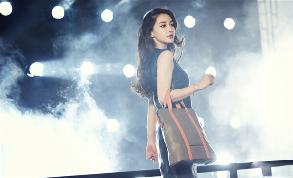 Angelababy最新的广告写真 皮夹克青春洋溢