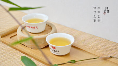 春季热卖折扣圣和牌特级云南勐海普洱春茶正宗古树手工生茶瑾茶饼