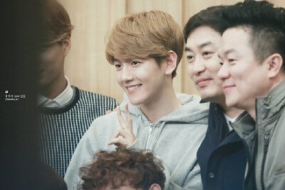 #边伯贤# #BAEKHYUN# 【너에게 506걸음】150413 Cultwo Show 更推5P【O网页链接】【O网页链接】【O网页链接】【O网页链接】【O网页链接】是奶油味道的