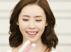 #hairstyle# 教你扎出减龄感的蓬松丸子头。