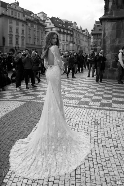 berta bridal fall 2015 lace wedding dress illusion long sleeve deep v neckline back view train婚纱 礼服 裙子 时尚 摄影