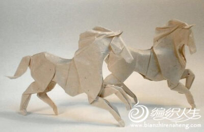 折纸大全之奔跑的骏马图解教程这次我要给大家介绍一种比较惟妙惟肖的马的折纸方法。有很多大师折的马都很精彩。例如神谷哲史，再如小松英夫，J. Aníbal Voyer，不过我最喜欢的还是roman diaz折的马，我自己DIY的时候…