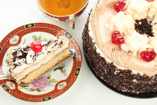 cake with whipped cream - 有道图片搜索、蛋糕、甜食、甜点