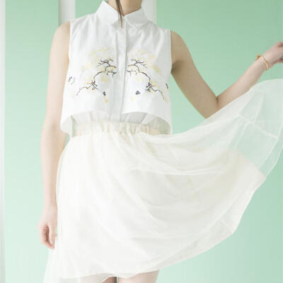 原创设计夏季女装日式仙鹤刺绣花衬衫棉质假两件白色无袖衬衫