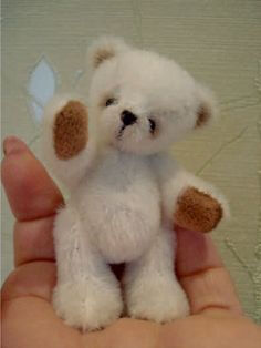 Quirky Artist Loft: Free Pattern: Tiny Bear