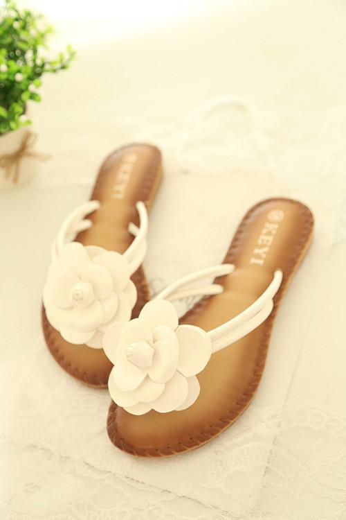 日系森女系优雅公主白色沙滩鞋旅游鞋玫瑰花朵夹趾软底舒适人字拖