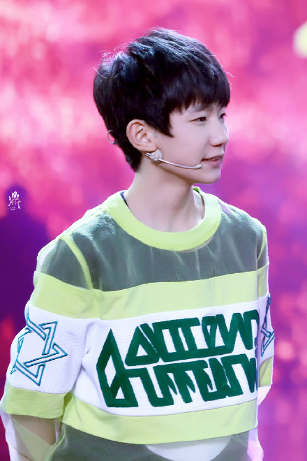 #TFBOYS# 冬天的细雪，夏日的雨滴，静默时光里的一千个不可思议，你们笑得孩子气，笑容被所有人铭记。晚安。