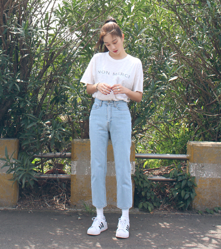 chic韩国官网 2015 好版型时髦复古直筒高腰牛仔裤