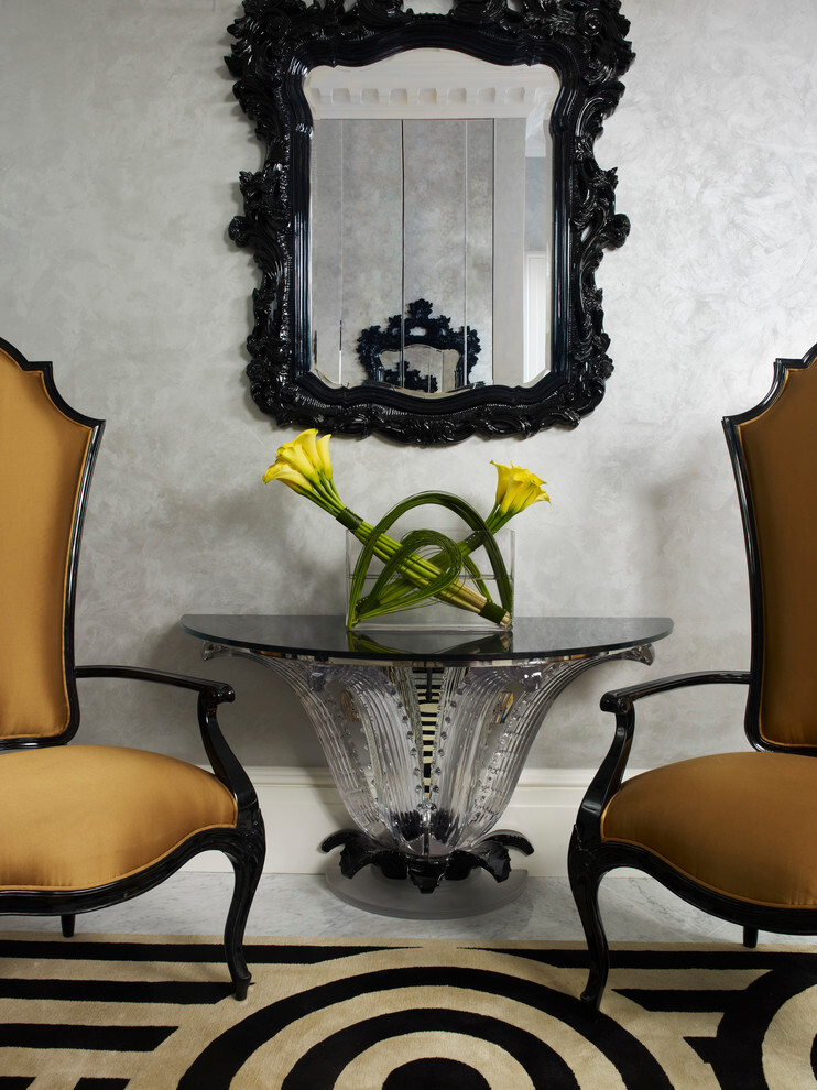 主卧 意大利莱俪卡仙人掌的控制台表黑色和透明水晶的格鲁吉亚排屋入口设置一个华丽的色调。