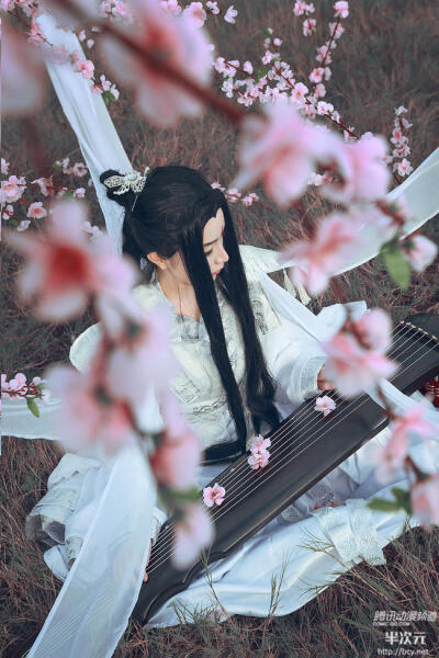 作品名：仙侠奇缘之花千骨， 角色名： 花千骨 cn: 薇上 ， 妖神 cn: 薇上 ， 杀阡陌 cn: 姗珊 ， 摄影：微菊_猥琐的老E 小郁LAY 夏天 十六 八羽