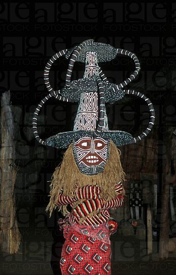 看了这些最炫民族风以后，我发现现代的服装无聊之极啊，人类不带面具那造型根本不完整啊